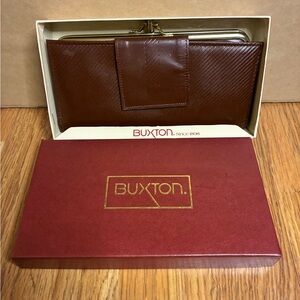 Vintage New Buxton The Much Clutch Women's Burgundy Brown Wallet Coin Purse.